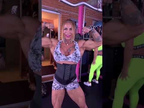 Paloma Parra Gym Posing Video