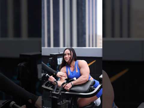 Melinda Lindmark Bicep Feel Video