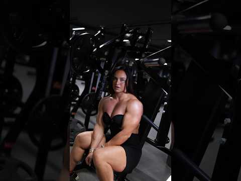 Melinda Lindmark Sexy Chest Video