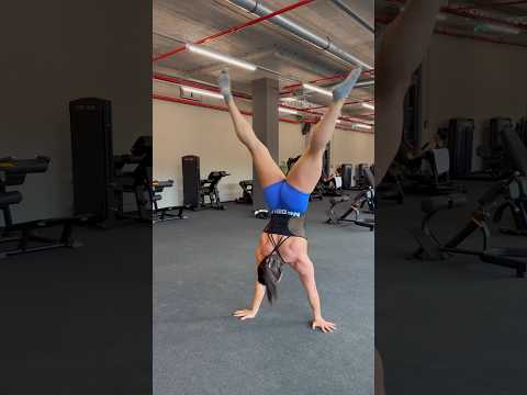 Going CrossFit #crossfit #handstand #motivation