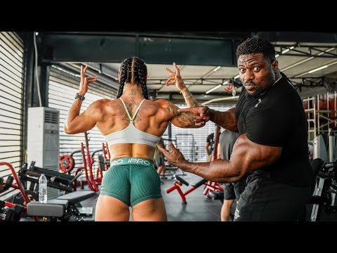 Annihilating Shoulders With Figure Beast Anna