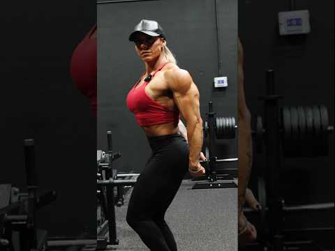 Amanda Machado Gym Posing Video