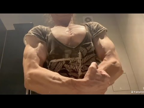 Gergana Bouncy Pecs