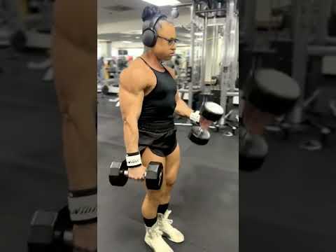 MASSIVE FEMALE BODYBUILDER VIDEO
