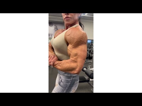 Sherry Priami Gym Flexing Video