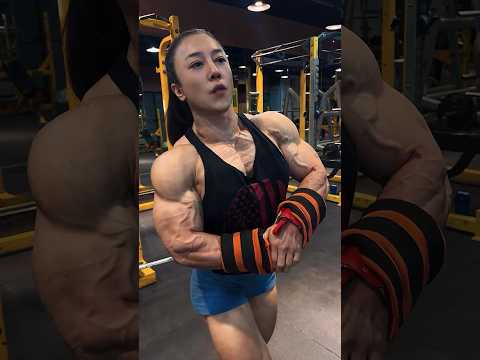 She is HUGE and Shredded! – Yan Hong