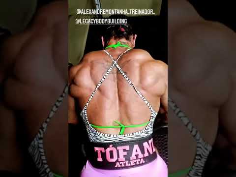 FBB Raquel Tofani flexing shredded back