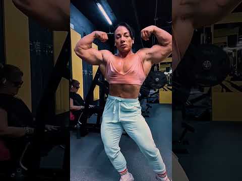 IFBB Pro Martina Lopez Gym Posing Routine