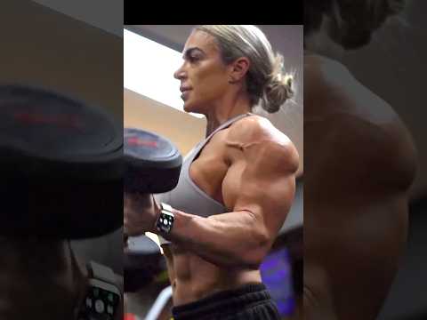 Her Arms Are MASSIVE – Suzan Oktay