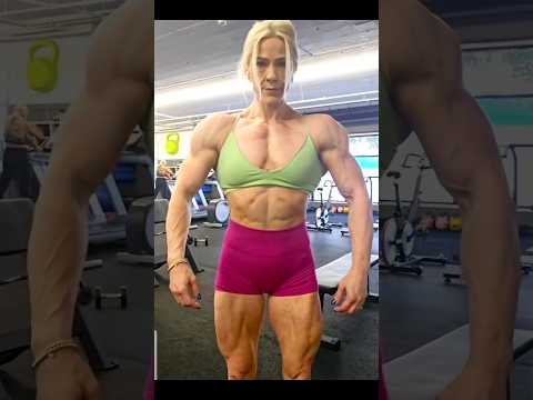 JACKED Woman Stuns Gym – Amber Larsen