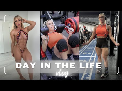 DAY IN THE LIFE: Leg day, bikini try on & a new toy for the kitchen.