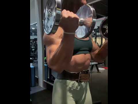 Latina IFBB Pro's Shredded Biceps & Pumpkin Delts Shock You! 💪🔥
