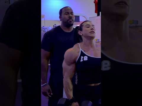 Shoulders with coach Prince! #leyvinabarros #shape #motivation #femalebodybuilding
